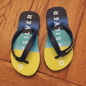Little boys quiksilver flip flops. Size 11/12